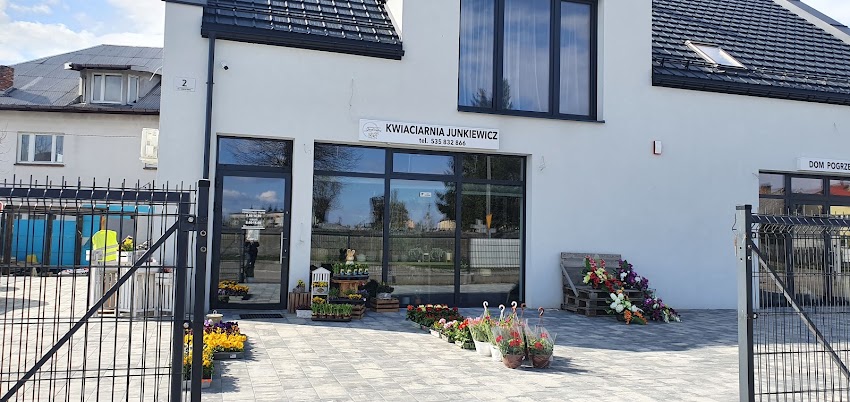 Kwiaciarnia Joanna Junkiewicz Nowogród ul. Cmentarna 2