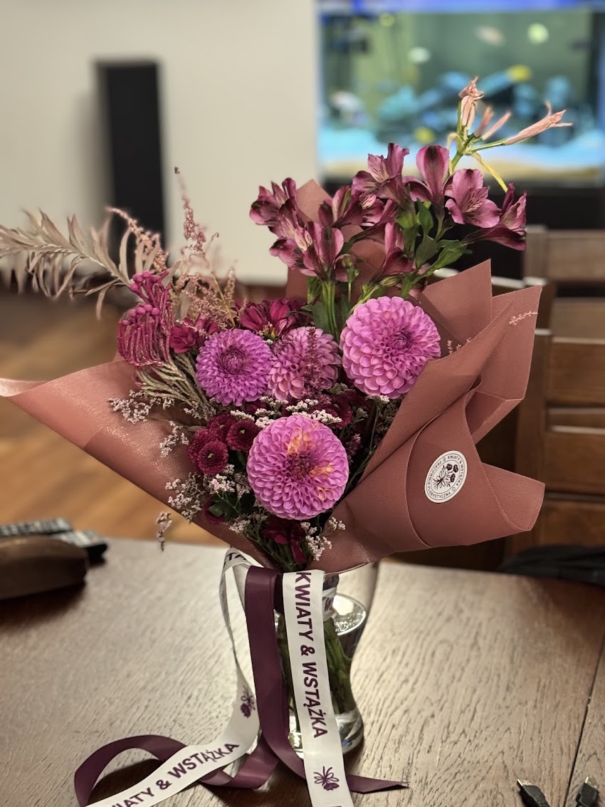 KWIATY I WSTĄŻKA – PRACOWNIA FLORYSTYCZNA