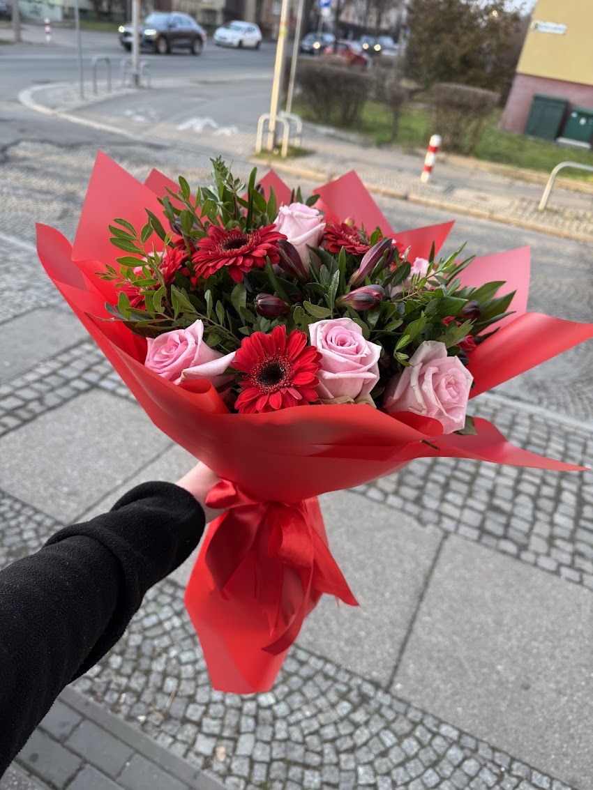 Telekwiaciarnia Legnica – florystyczna poczta, kwiatowa dostawa