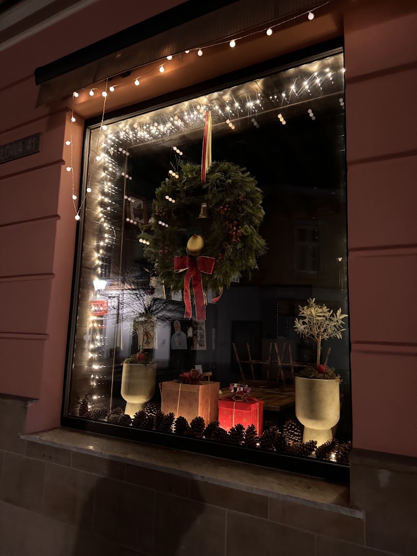 ART-DEKOR Kwiaciarnia Tarnów i okolice Poczta kwiatowa Flower delivery Tarnów