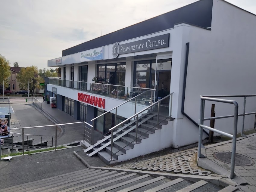 Kwiaciarnie Wrzos Szubin. Dostarczanie Kwiatów Dekoracje Sal i Kościołów Auta do Ślubu