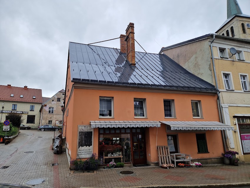 Pod Okienkiem. Kwiaciarnia. Kusz Z.