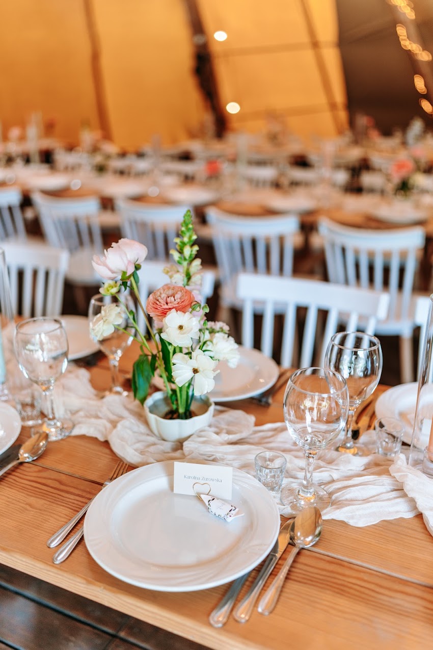 Flora w Mieście • Kwiaciarnia • Pracownia florystyczna • Bukiety • Bydgoszcz • Dekoracje ślubne i eventowe